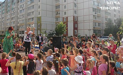 Вишневе поринуло в дитинство