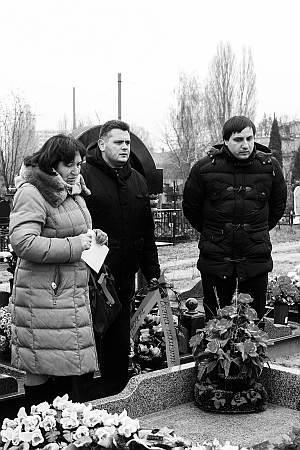 Квіти, свічки та хвилина мовчання — вишнівчани вшановують пам'ять жертв Голодомору
