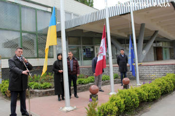 У Вишневому замайоріли прапори
