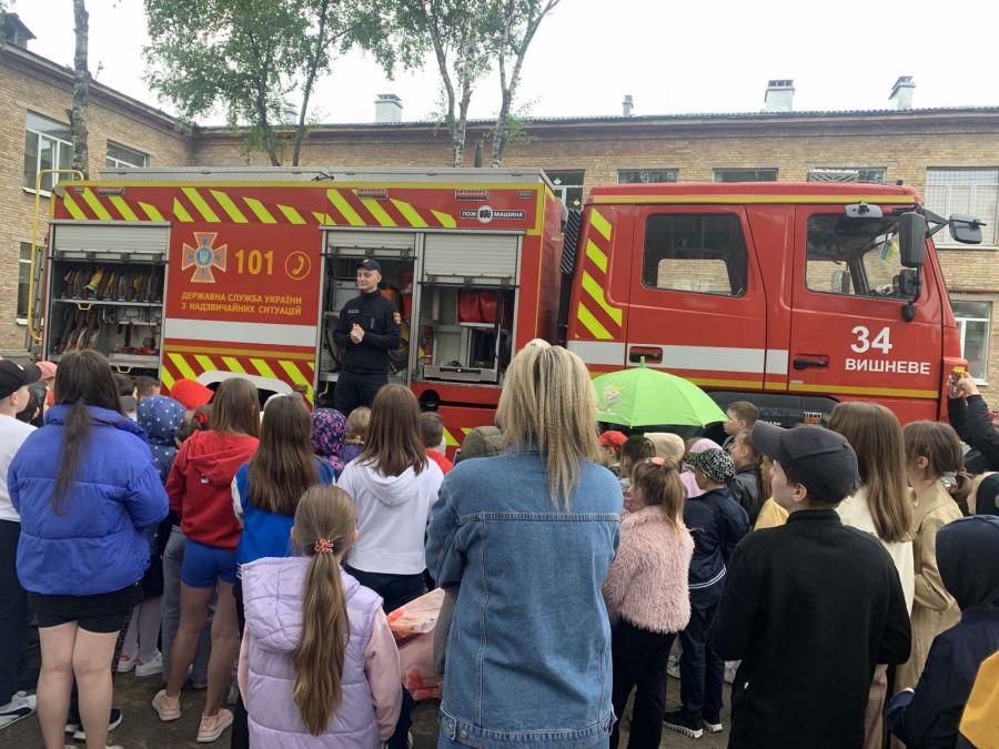 В рамках акції "Запобігти! Врятувати! Допомогти!" 16 травня співробітники Бучанського РУ смпільно з працівниками 34-ДПРЧ та національної поліції завітали до вихованців Вишнівського академічного ліцею № 1