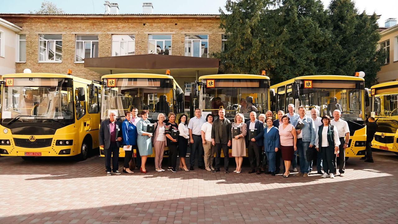 Руслан Кравченко: З початку року громади Київщини отримали 69 шкільних автобусів
