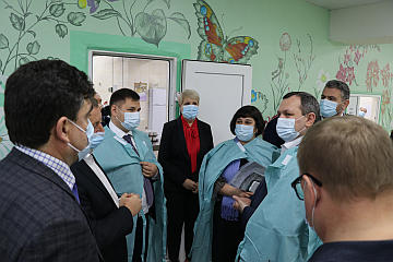 Нові ноутбуки та обладнання для харчоблоку вручили Вишнівському академічному ліцею «Основа»