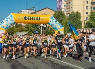 Шаную воїнів, біжу за героїв України
